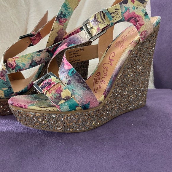 Twice the Fun - Wedge Floral Sparkle Sandle Sz. 9 - Picture 7 of 14